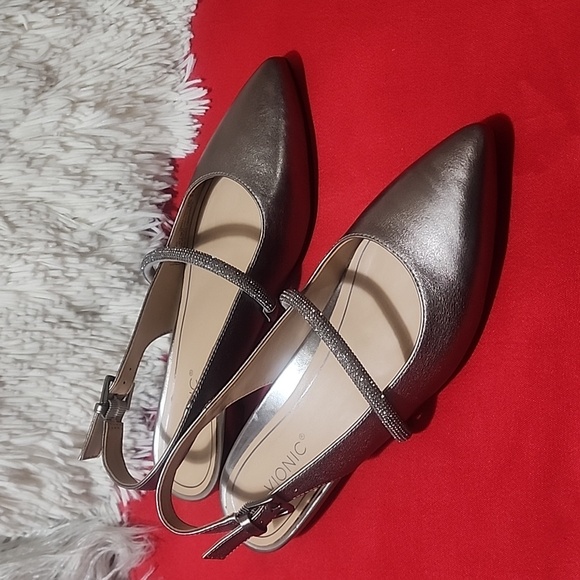 Vionic Presidio Women's Silver Flats & Oxfords - Picture 3 of 8